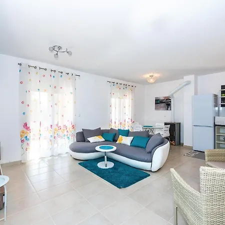Three-bedroom In Tatil Evi *