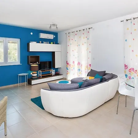 3 Bedroom In Holiday home Razanj